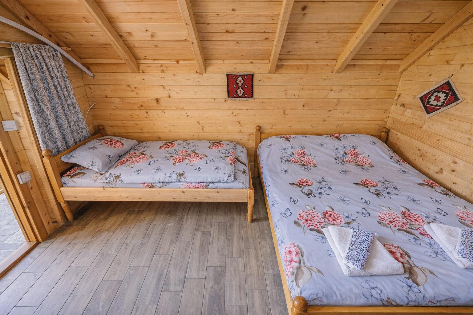 Unutrašnjost brvnare u Etno selu Vidikovac